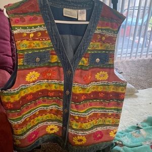 Wow a spring & summer Colored Vest. It is perfect 5 buttons & 4 buttons on back